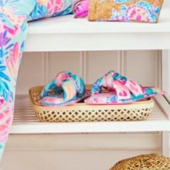 NWT GWP Lilly Pulitzer Pool Slippers - Picture 2 of 3